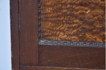 和製アンティーク　タモ材　迫力のある杢目と透かし彫りが魅力のブックケース　(R-085806)