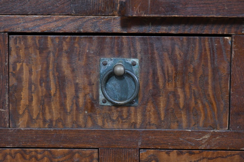 和製アンティーク　タモ材　迫力のある杢目と透かし彫りが魅力のブックケース　(R-085806)