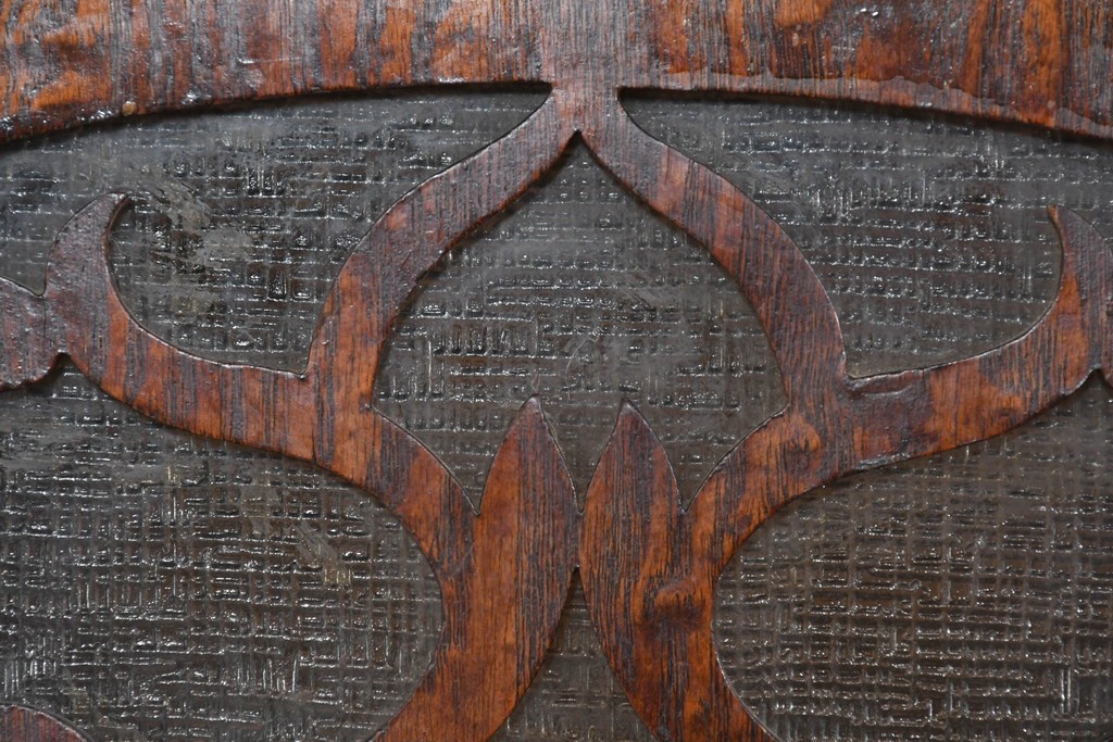 和製アンティーク　タモ材　迫力のある杢目と透かし彫りが魅力のブックケース　(R-085806)