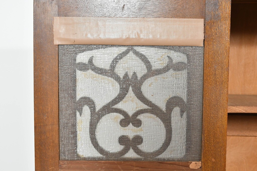 和製アンティーク　タモ材　迫力のある杢目と透かし彫りが魅力のブックケース　(R-085806)