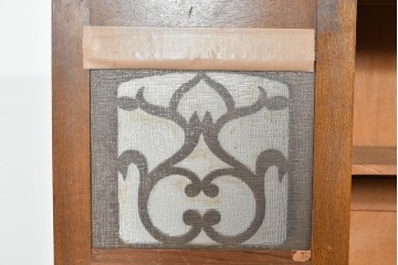 和製アンティーク　タモ材　迫力のある杢目と透かし彫りが魅力のブックケース　(R-085806)