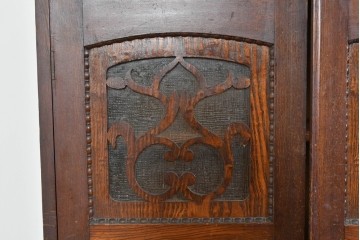 和製アンティーク　タモ材　迫力のある杢目と透かし彫りが魅力のブックケース　(R-085806)