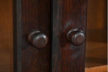 中古　美品　松本民芸家具　格子戸の意匠が上品なA型食器棚　定価約66万円　(R-085808)