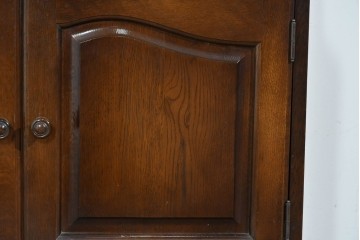 中古　美品　飛騨産業　キツツキ　挽物柱がアクセントの縦型キャビネット　(R-085809)