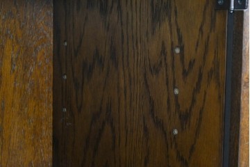 中古　美品　飛騨産業　キツツキ　挽物柱がアクセントの縦型キャビネット　(R-085809)