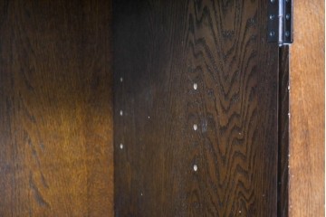 中古　美品　飛騨産業　キツツキ　挽物柱がアクセントの縦型キャビネット　(R-085809)