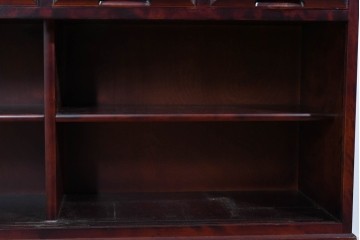 中古　美品　国産民芸家具　カバ材の木味を楽しめる二段重ね水屋箪笥食器棚　(R-085811)