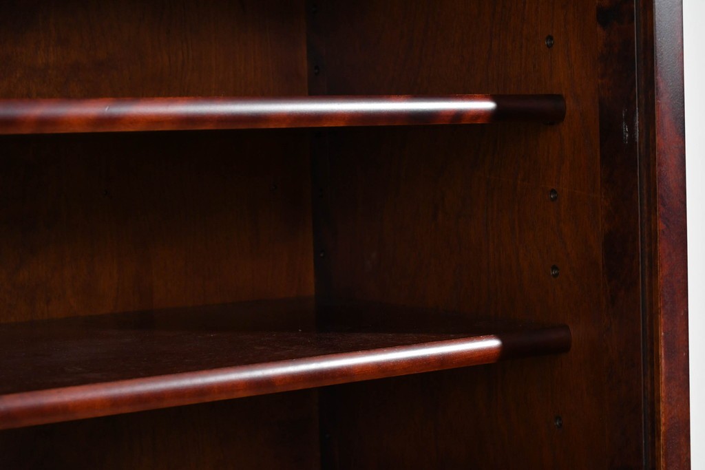 中古　美品　国産民芸家具　カバ材の木味を楽しめる二段重ね水屋箪笥食器棚　(R-085811)