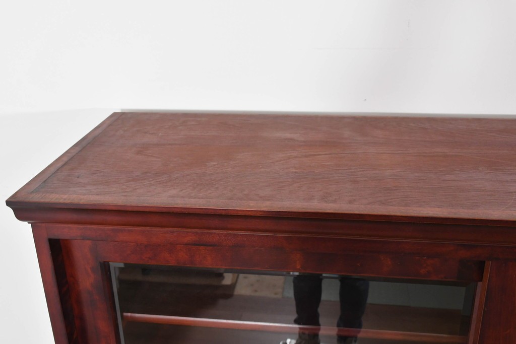 中古　美品　国産民芸家具　カバ材の木味を楽しめる二段重ね水屋箪笥食器棚　(R-085811)