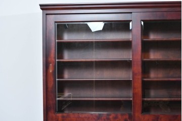 中古　美品　国産民芸家具　カバ材の木味を楽しめる二段重ね水屋箪笥食器棚　(R-085811)