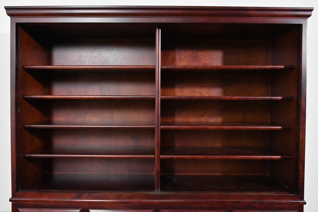 中古　美品　国産民芸家具　カバ材の木味を楽しめる二段重ね水屋箪笥食器棚　(R-085811)