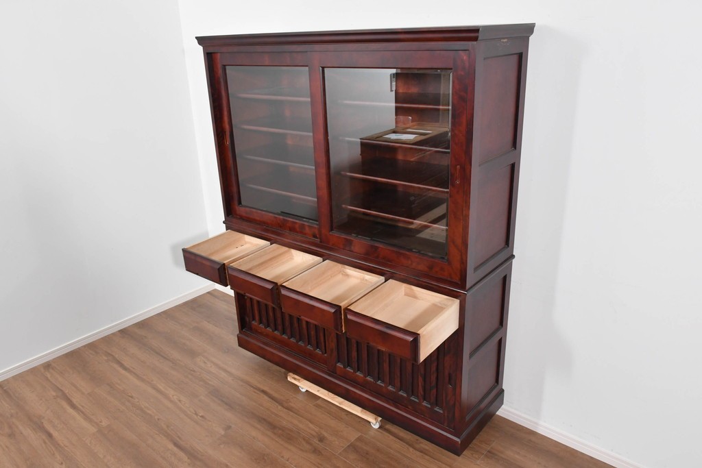 中古　美品　国産民芸家具　カバ材の木味を楽しめる二段重ね水屋箪笥食器棚　(R-085811)