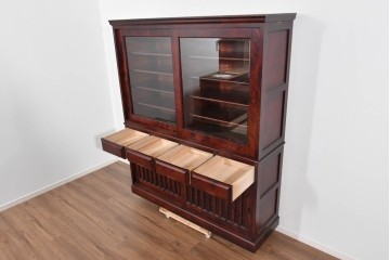 中古　美品　国産民芸家具　カバ材の木味を楽しめる二段重ね水屋箪笥食器棚　(R-085811)