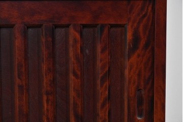 中古　美品　国産民芸家具　カバ材の木味を楽しめる二段重ね水屋箪笥食器棚　(R-085811)