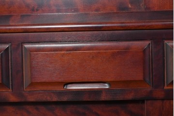 中古　美品　国産民芸家具　カバ材の木味を楽しめる二段重ね水屋箪笥食器棚　(R-085811)