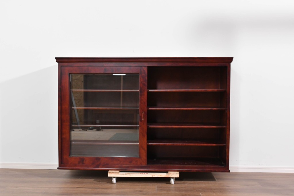 中古　美品　国産民芸家具　カバ材の木味を楽しめる水屋箪笥キャビネット　(R-085812)