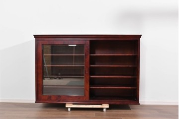 中古　美品　国産民芸家具　カバ材の木味を楽しめる水屋箪笥キャビネット　(R-085812)