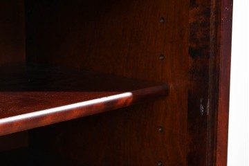 中古　美品　国産民芸家具　カバ材の木味を楽しめる水屋箪笥キャビネット　(R-085812)