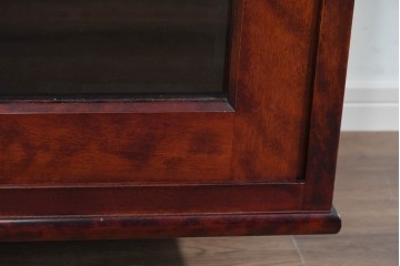 中古　美品　国産民芸家具　カバ材の木味を楽しめる水屋箪笥キャビネット　(R-085812)