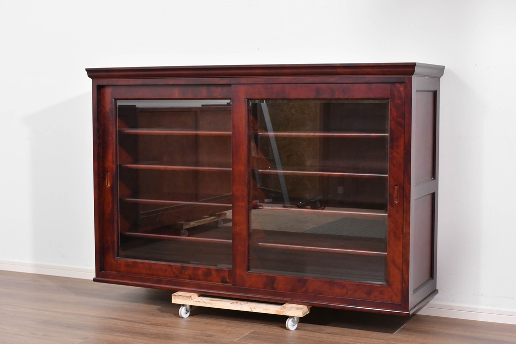 中古　美品　国産民芸家具　カバ材の木味を楽しめる水屋箪笥キャビネット　(R-085812)