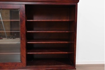 中古　美品　国産民芸家具　カバ材の木味を楽しめる水屋箪笥キャビネット　(R-085812)