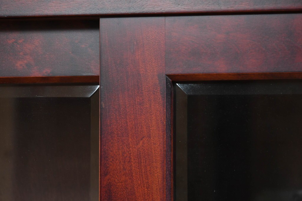 中古　美品　国産民芸家具　カバ材の木味を楽しめる水屋箪笥キャビネット　(R-085812)