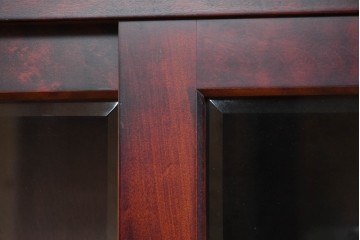 中古　美品　国産民芸家具　カバ材の木味を楽しめる水屋箪笥キャビネット　(R-085812)