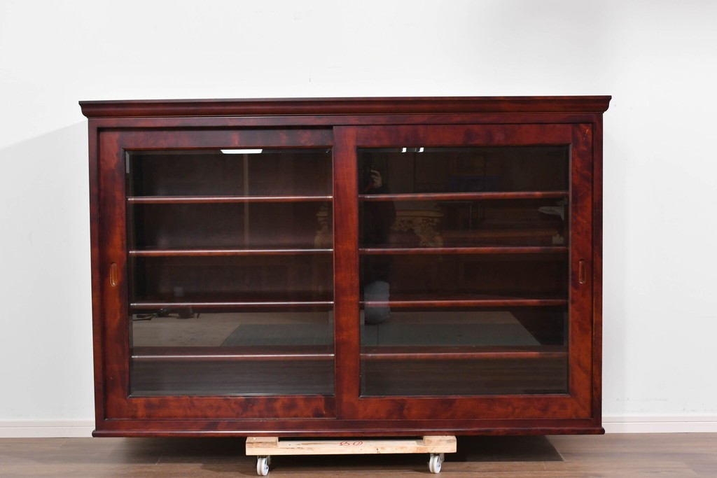 中古　美品　国産民芸家具　カバ材の木味を楽しめる水屋箪笥キャビネット　(R-085812)