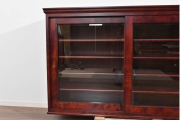 中古　美品　国産民芸家具　カバ材の木味を楽しめる水屋箪笥キャビネット　(R-085812)