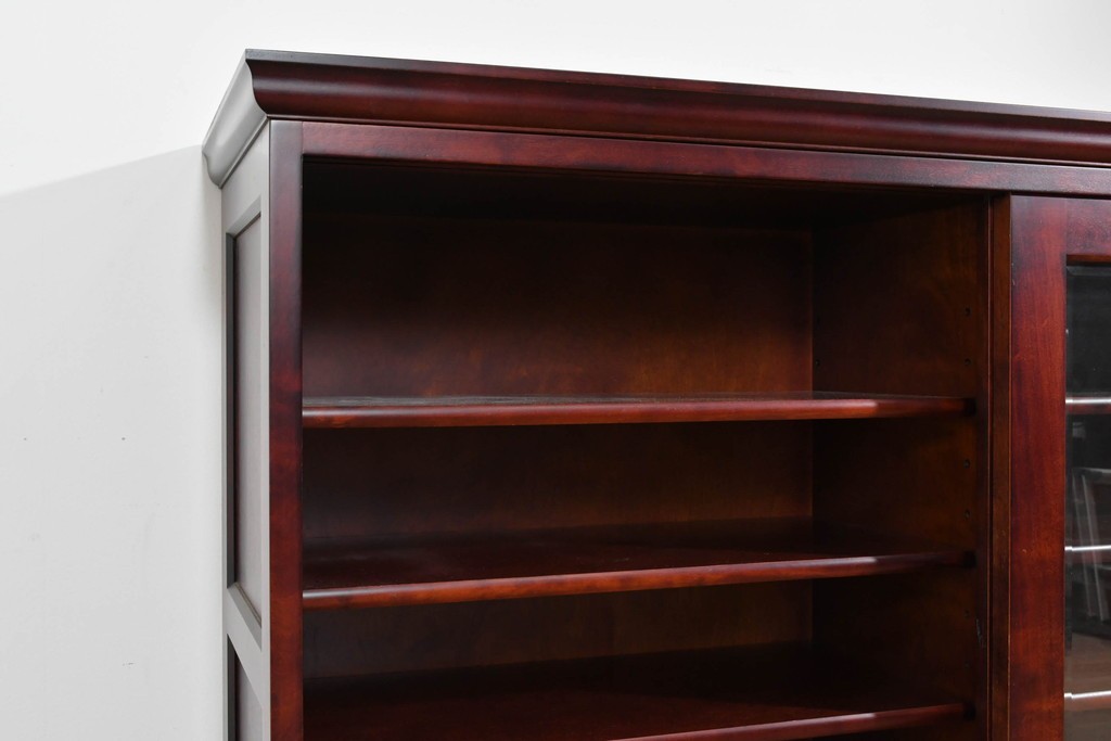 中古　美品　国産民芸家具　カバ材の木味を楽しめる水屋箪笥キャビネット　(R-085812)