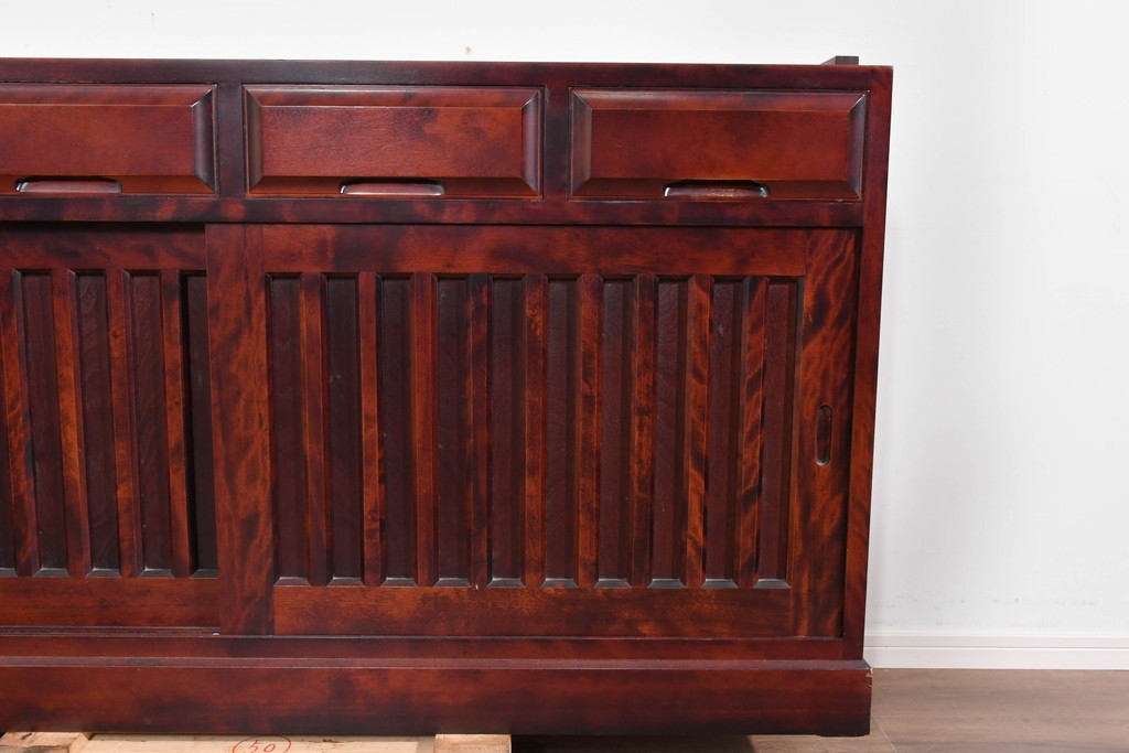 《天板取り付け加工費込み》　中古　美品　国産民芸家具　カバ材の木味を楽しめる水屋箪笥サイドボード　(R-085813)