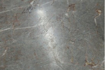 イギリスヴィンテージ　上手物!!　マホガニー材　石天板が特徴的な作りの良い花台　(R-085814)