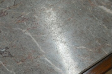 イギリスヴィンテージ　上手物!!　マホガニー材　石天板が特徴的な作りの良い花台　(R-085814)