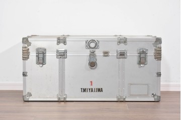 ヴィンテージ　無骨なデザインが男前インテリアにもピッタリのジュラルミン船トランク　(R-085815)
