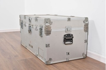 ヴィンテージ　無骨なデザインが男前インテリアにもピッタリのジュラルミン船トランク　(R-085815)