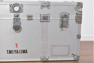 ヴィンテージ　無骨なデザインが男前インテリアにもピッタリのジュラルミン船トランク　(R-085815)