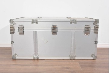 ヴィンテージ　無骨なデザインが男前インテリアにもピッタリのジュラルミン船トランク　(R-085815)