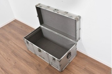 ヴィンテージ　無骨なデザインが男前インテリアにもピッタリのジュラルミン船トランク　(R-085815)