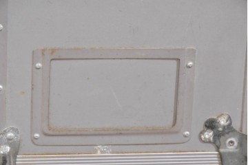 ヴィンテージ　無骨なデザインが男前インテリアにもピッタリのジュラルミン船トランク　(R-085815)