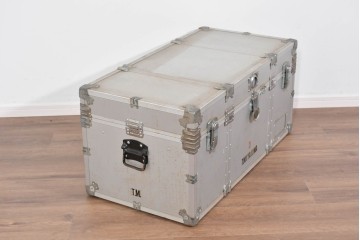 ヴィンテージ　無骨なデザインが男前インテリアにもピッタリのジュラルミン船トランク　(R-085815)