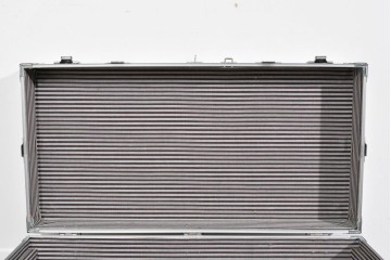 ヴィンテージ　無骨なデザインが男前インテリアにもピッタリのジュラルミン船トランク　(R-085815)