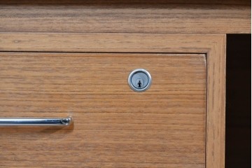 和製ヴィンテージ　天童木工　ナラ材　充実した収納で機能性バッチリのデスク　現行定価約52万円　(R-085816)