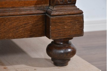 《天板取り付け加工費込み》　イギリスヴィンテージ　オーク材　優美な木彫装飾が引き立つエレガントなチェスト　(R-085818)