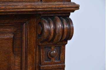 《天板取り付け加工費込み》　イギリスヴィンテージ　オーク材　優美な木彫装飾が引き立つエレガントなチェスト　(R-085818)