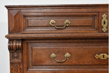 《天板取り付け加工費込み》　イギリスヴィンテージ　オーク材　優美な木彫装飾が引き立つエレガントなチェスト　(R-085818)