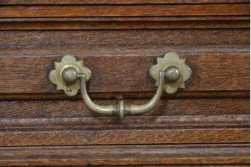 《天板取り付け加工費込み》　イギリスヴィンテージ　オーク材　優美な木彫装飾が引き立つエレガントなチェスト　(R-085818)