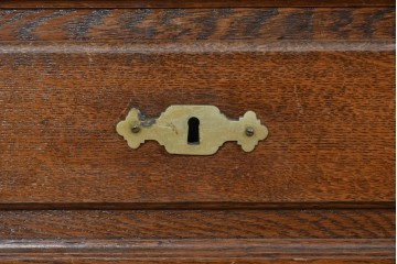 《天板取り付け加工費込み》　イギリスヴィンテージ　オーク材　優美な木彫装飾が引き立つエレガントなチェスト　(R-085818)