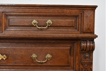 《天板取り付け加工費込み》　イギリスヴィンテージ　オーク材　優美な木彫装飾が引き立つエレガントなチェスト　(R-085818)