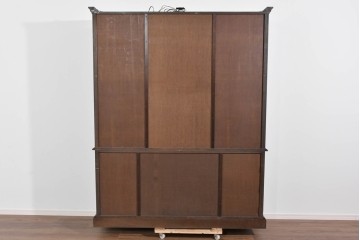 中古　美品　希少な廃番品　カリモク家具(karimoku)　domani(ドマーニ)　QUEENS LIFE(クイーンズライフ)　ミラーバックのキャビネット　現行推定定価約110万円　(R-085819)