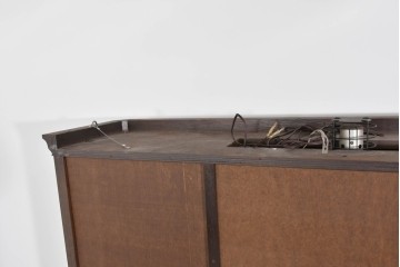 中古　美品　希少な廃番品　カリモク家具(karimoku)　domani(ドマーニ)　QUEENS LIFE(クイーンズライフ)　ミラーバックのキャビネット　現行推定定価約110万円　(R-085819)